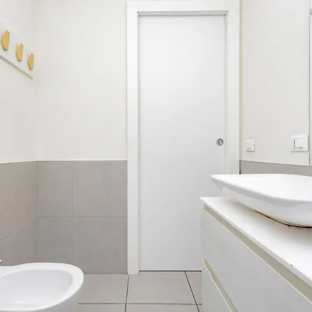 Lägenhet Flo Five 5 *